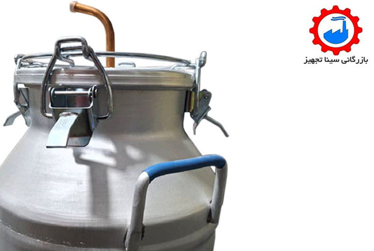 نمای نزدیک دیگ آلومینیومی مخصوص عرق گیری و تقطیر دارای دسته و 4 بست دوبل