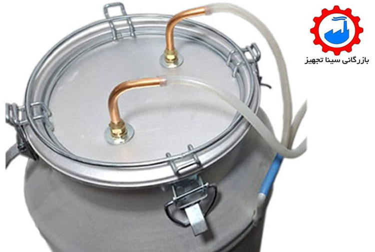 نمای بالای دیگ آلومینومی 100 لیتری مخصوص دستگاه تقطیر دارای 4 بست دو خروجی دوبل